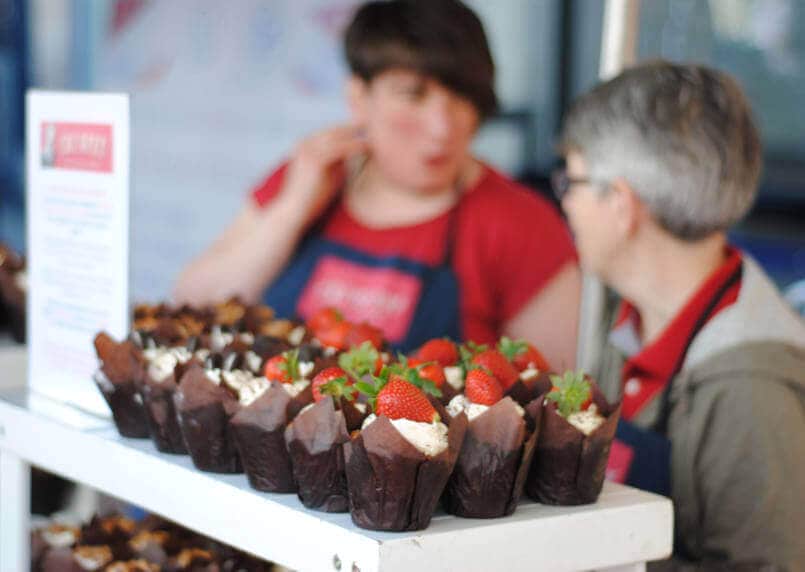 cupcakes-displayed-in-bakery