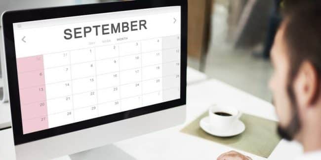 man-using-online-diary Bells Accountants