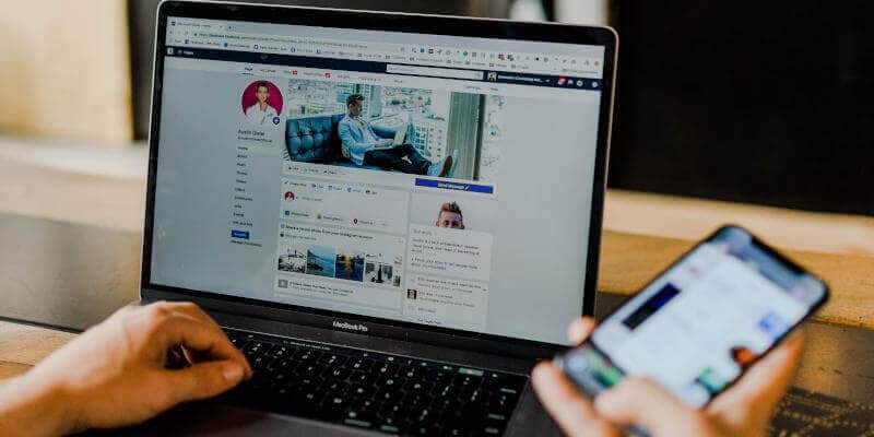 Laptop Smartphone Facebook