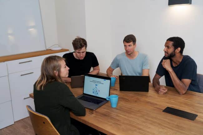 business-crowdfunding-meeting business-crowdfunding-meeting