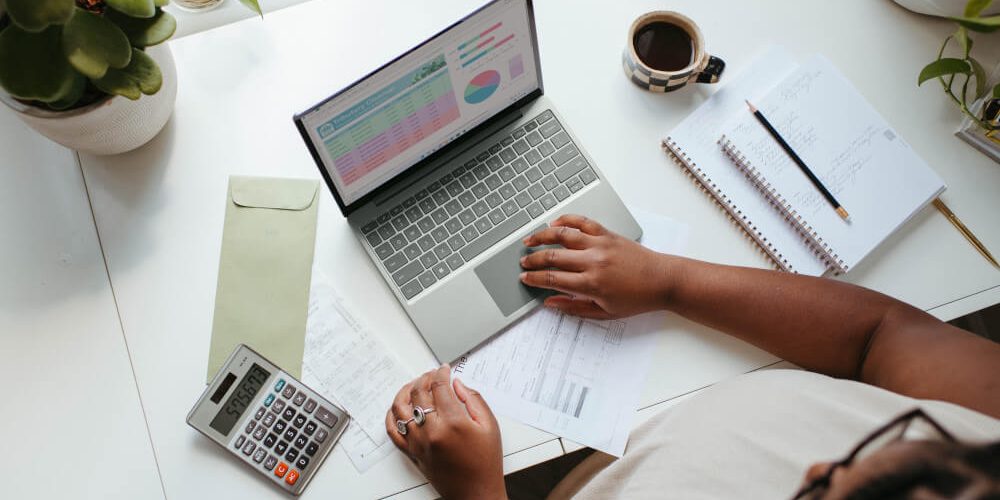 woman-laptop-finances woman-laptop-finances