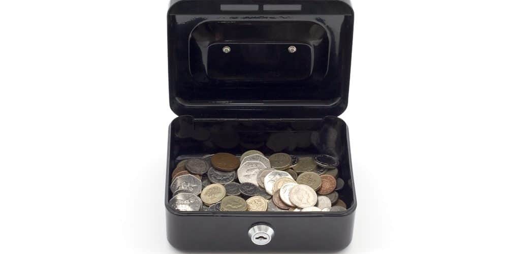 Open,Petty,Cash,Tin,With,Coins,Inside