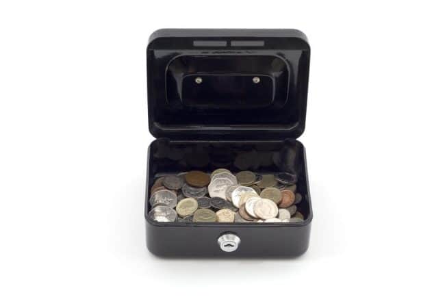 Open,Petty,Cash,Tin,With,Coins,Inside