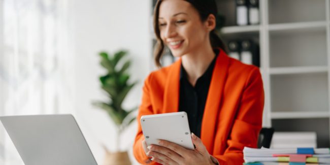Close,Up,Of,Businesswoman,Or,Accountant,Hand,Typing,Laptop,Working happy-woman-accounting